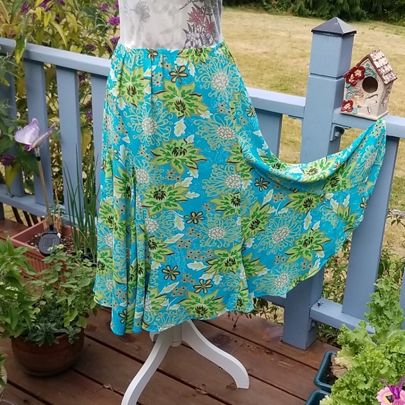 CASUAL STUDIO Crepe Floral Swing Skirt sz M - Picture 1 of 8